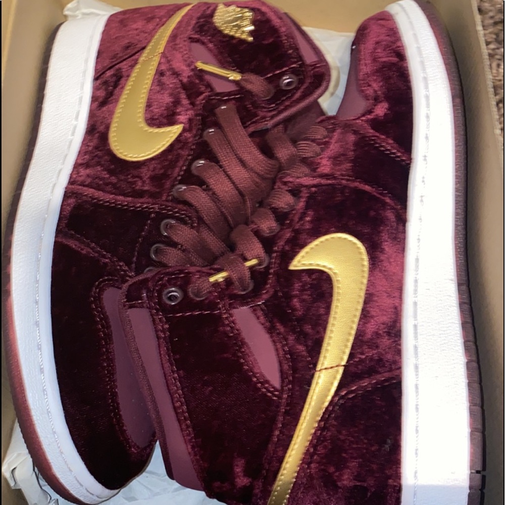 JORDAN RETRO 1s